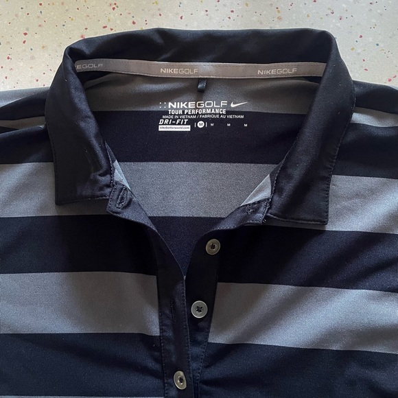 Nike Ladies Golf Shirt Size Medium - Picture 2 of 2